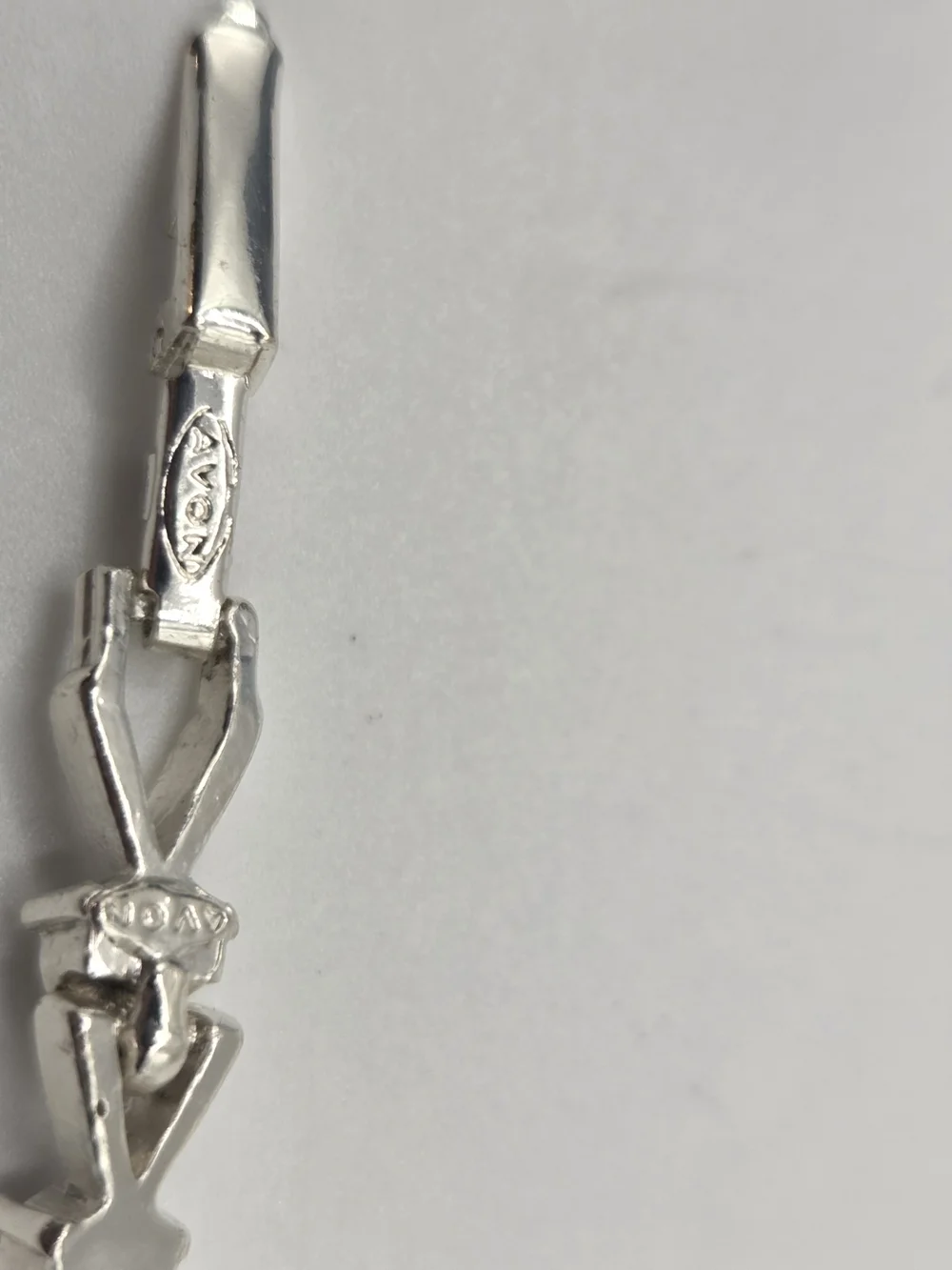 1566. Vintage Avon Dazzling Rhinestone Tennis Bracelet